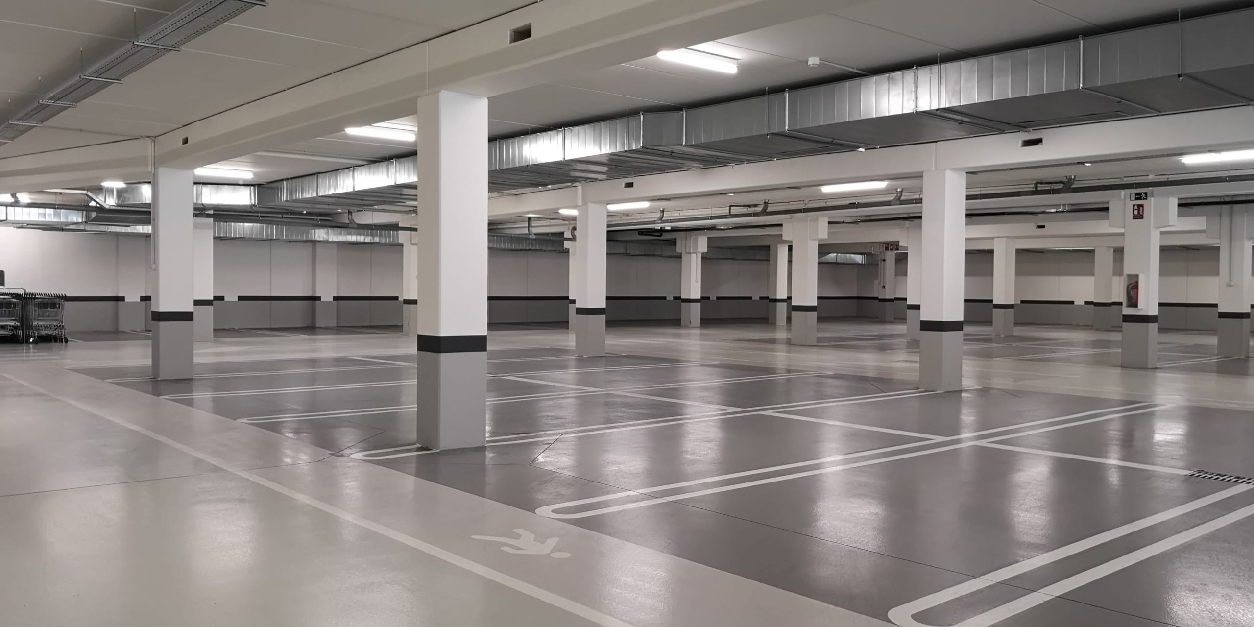 Free,Parking,For,Cars